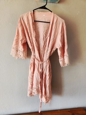 Women's Medium Pink Lace-Trim Robe